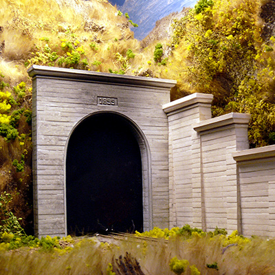 O-SCALE SINGLE CONCRETE PORTAL