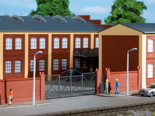 HO-Scale WALL ENCLOSURE WITH GATE