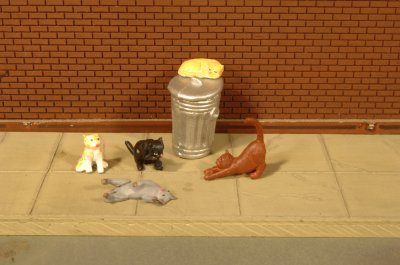 O-SCALE CATS WITH GARBAGE CAN / 6 PCS.