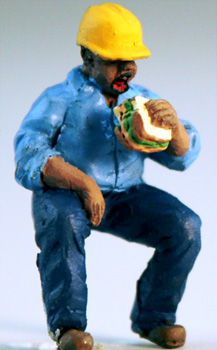 O-SCALE CONSTRUCTION WORKER EATING SANDWICH