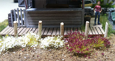 NEW! 6MM WHITE & BURGUNDY GRASS TUFTS/100 PCS.
