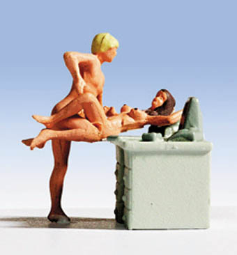 N-SCALE LOVERS IN ACTION ON DESKTOP