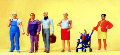 PEDESTRIANS - PREGNANT WOMEN (5)