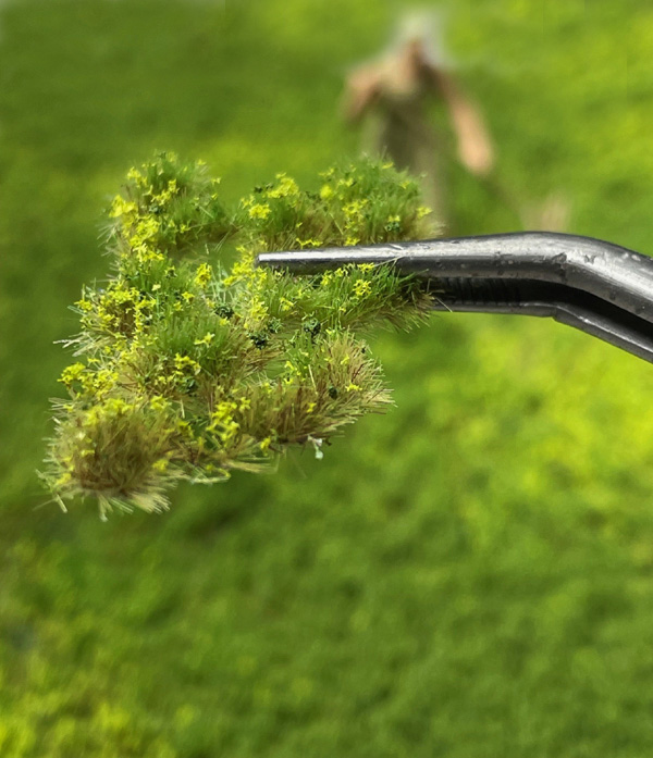 2mm Multi-Layered Spring Tufts with Weeds